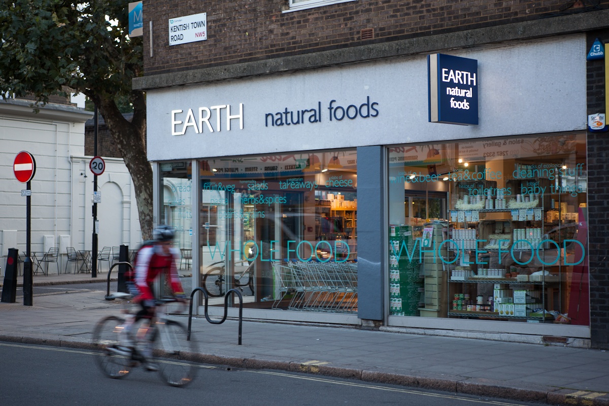 The exterior of Earth Natural Foods
